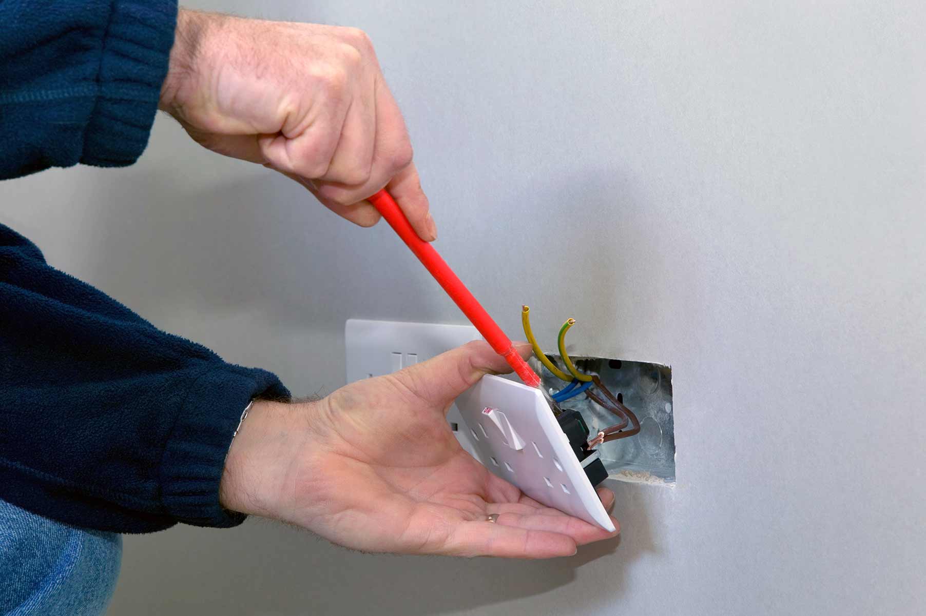 Our electricians can install plug sockets for domestic and commercial proeprties in Bishops Hatfield and the local area. 